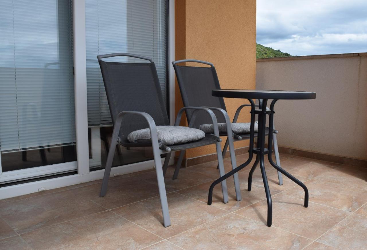 Studio Apartment With Balcony Trogir Exterior foto