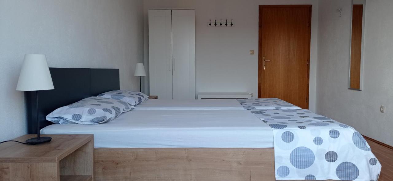 Studio Apartment With Balcony Trogir Exterior foto